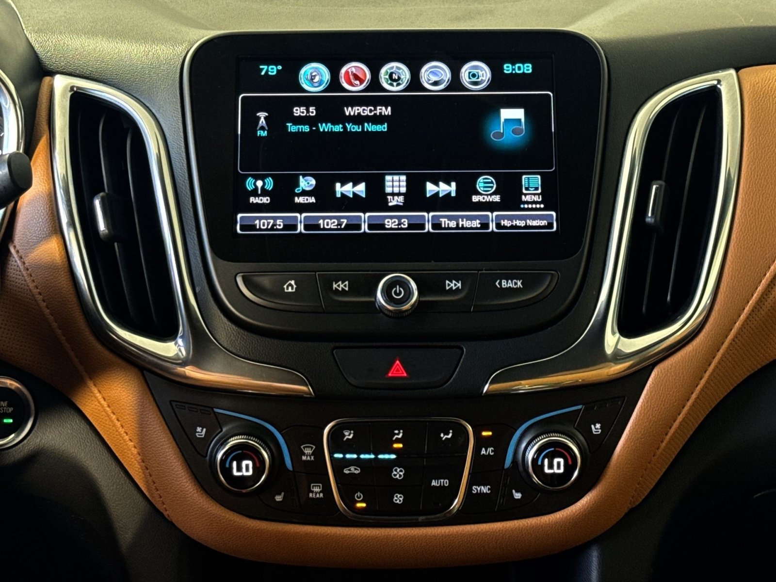 Used 2018 Chevrolet Equinox Premier FWD image 18