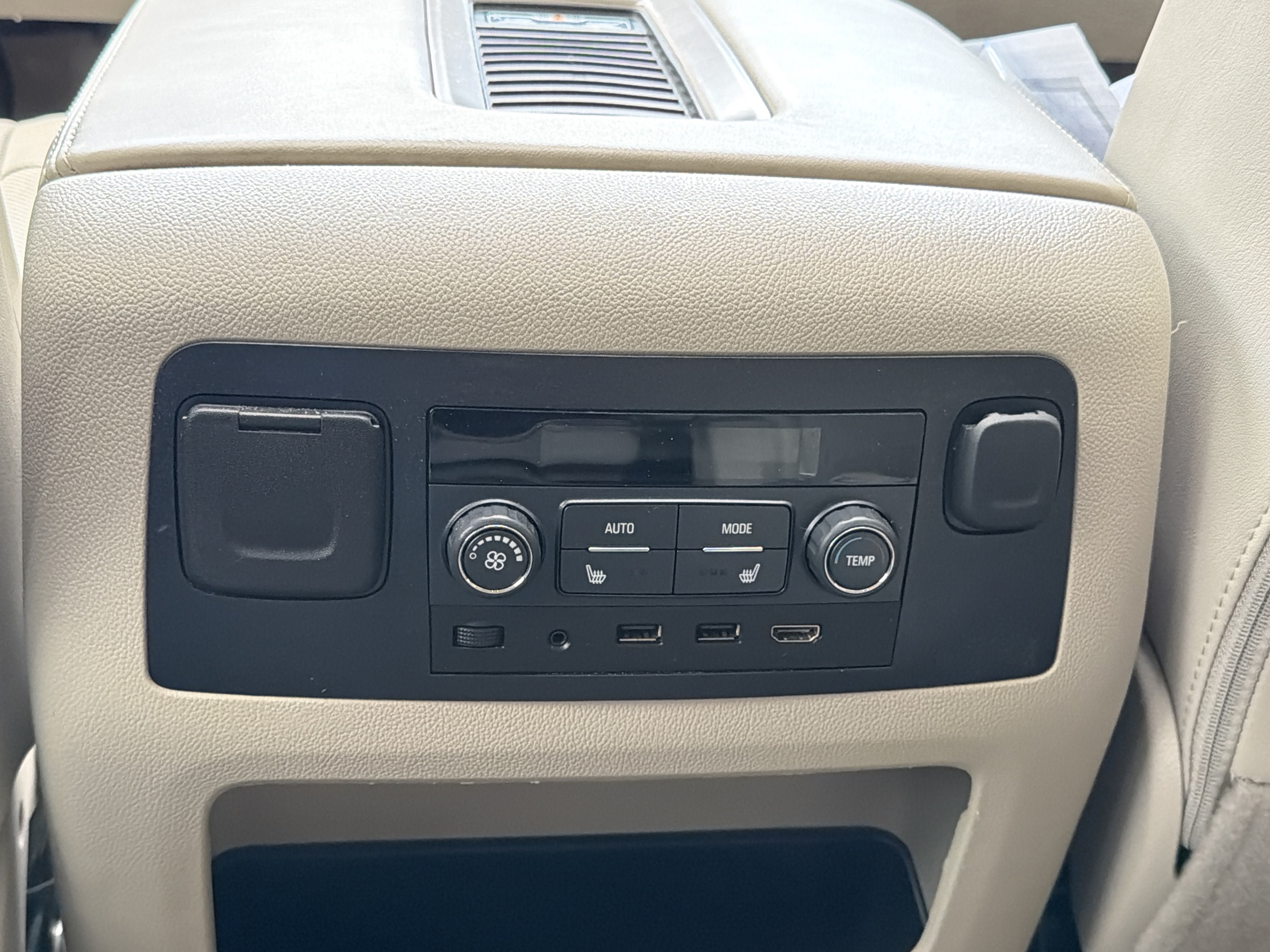 Used 2019 GMC Yukon Denali w/ Denali Ultimate Package AWD/4WD image 27