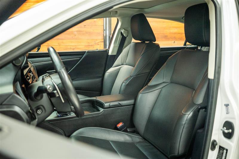Used 2023 Lexus ES 300h w/ Premium Package FWD image 9