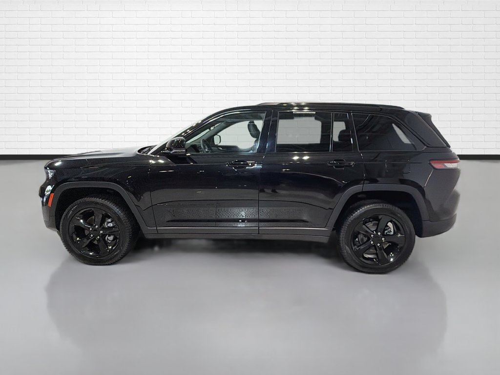Used 2023 Jeep Grand Cherokee Altitude AWD/4WD image 6
