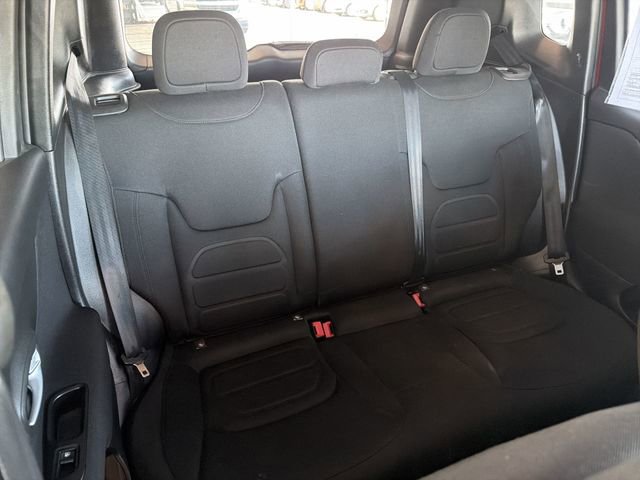 Used 2019 Jeep Renegade Latitude image 16