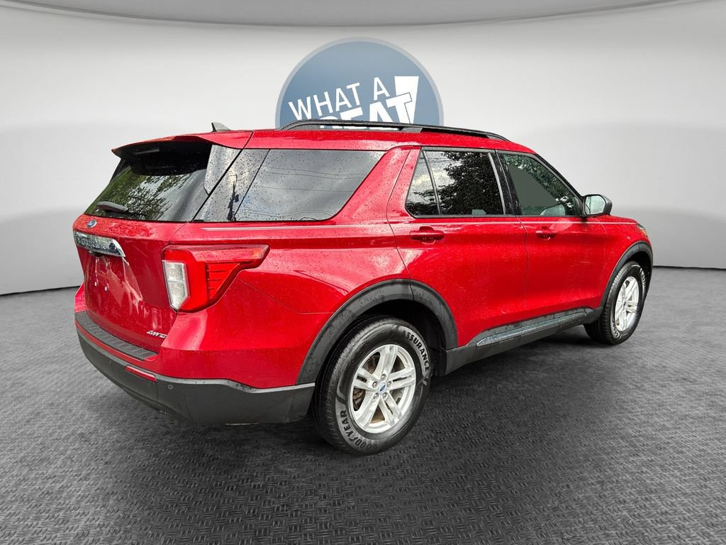 Used 2023 Ford Explorer XLT AWD/4WD image 3
