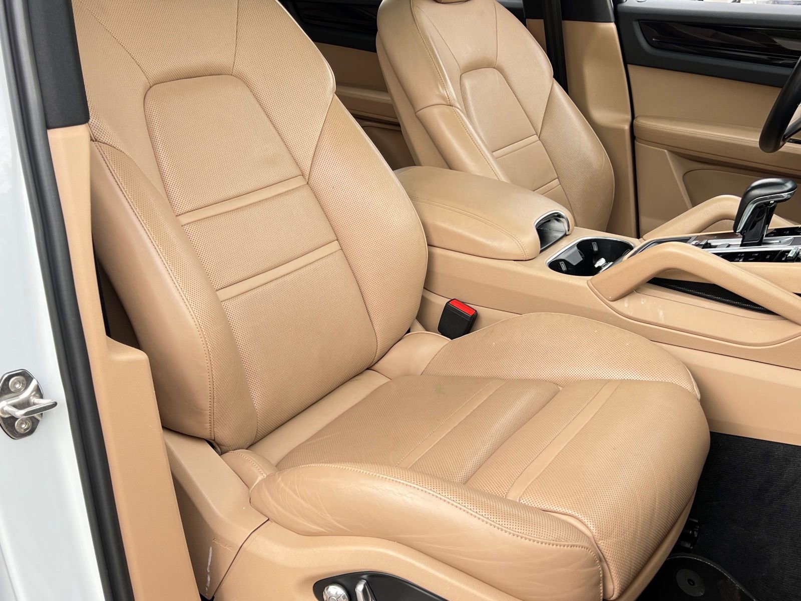 Certified 2020 Porsche Cayenne AWD/4WD image 16