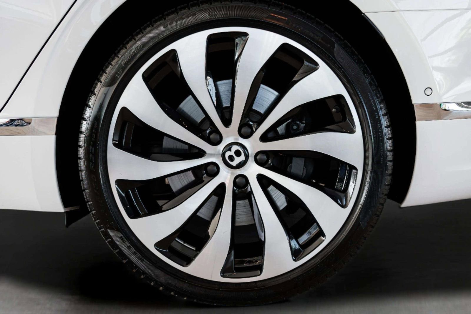 Used 2023 Bentley Flying Spur Azure AWD/4WD image 10