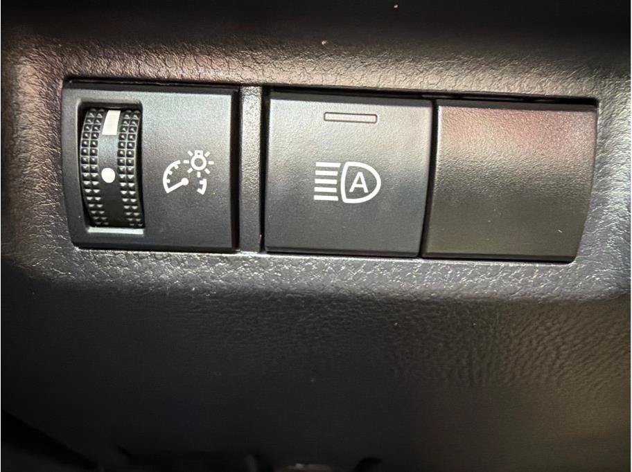 Used 2025 Toyota RAV4 LE AWD/4WD image 25