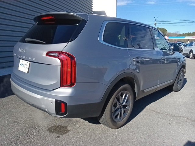 Used 2023 Kia Telluride LX image 3