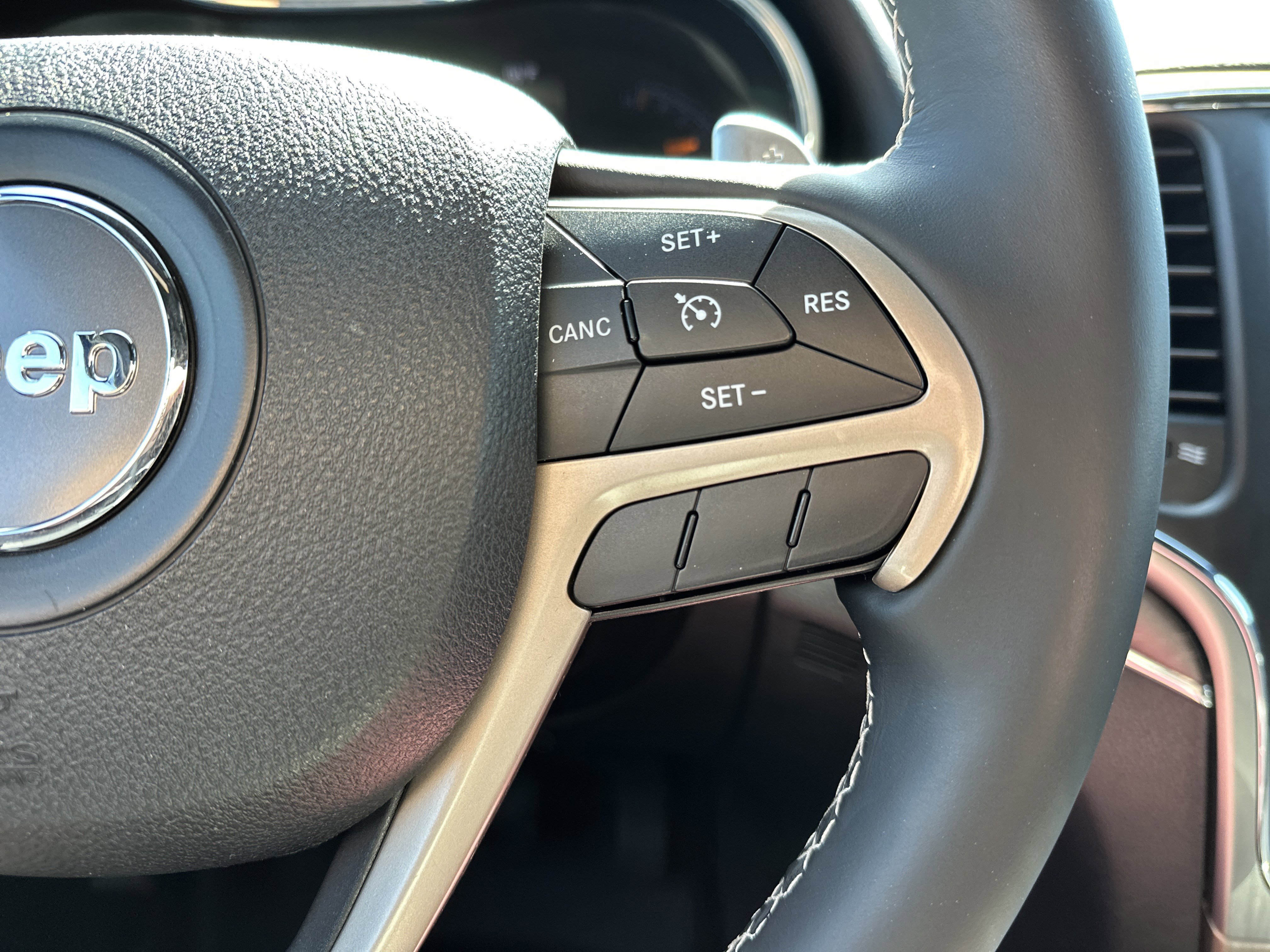 Used 2017 Jeep Grand Cherokee Limited image 20