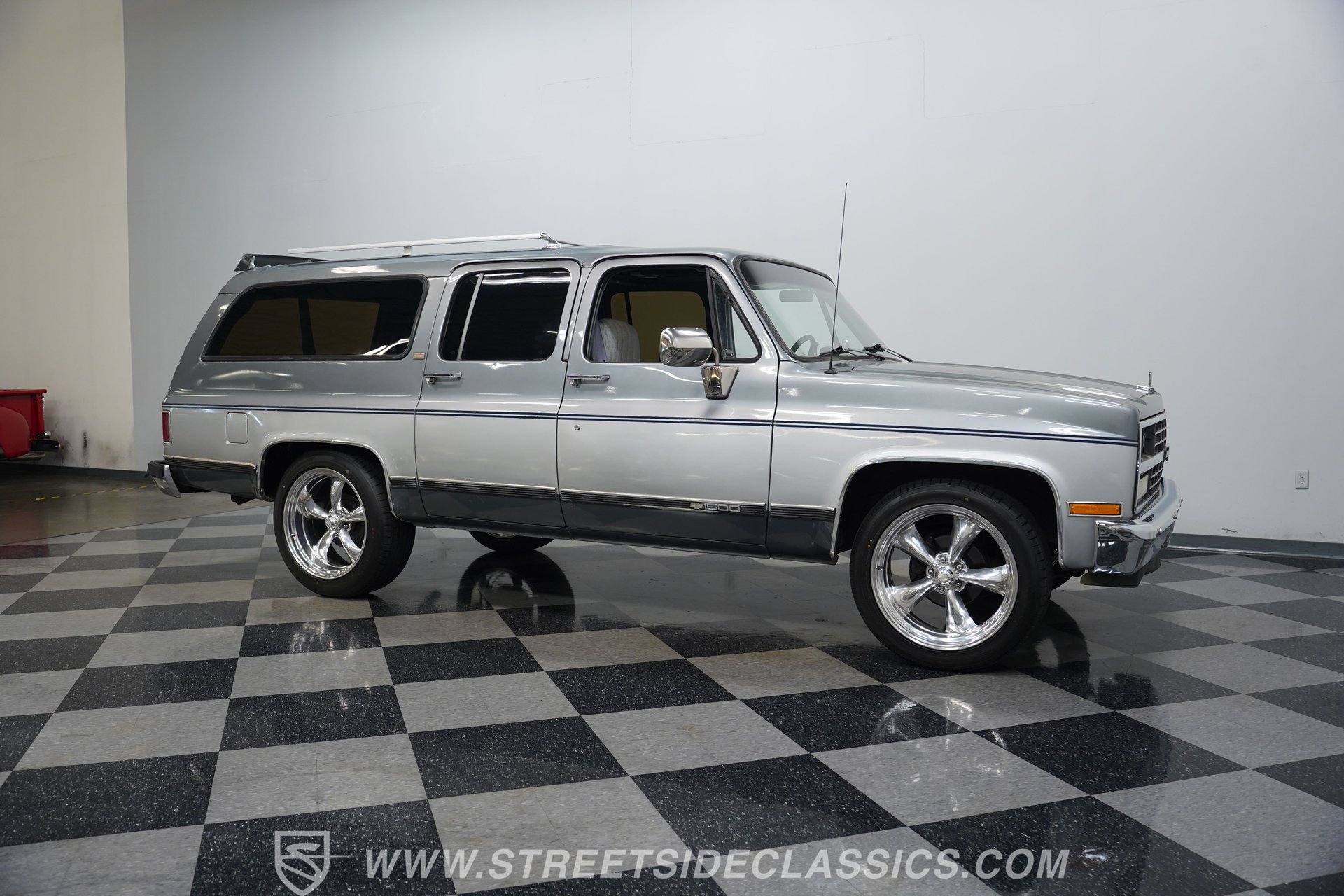 Used 1990 Chevrolet Suburban 2WD image 16