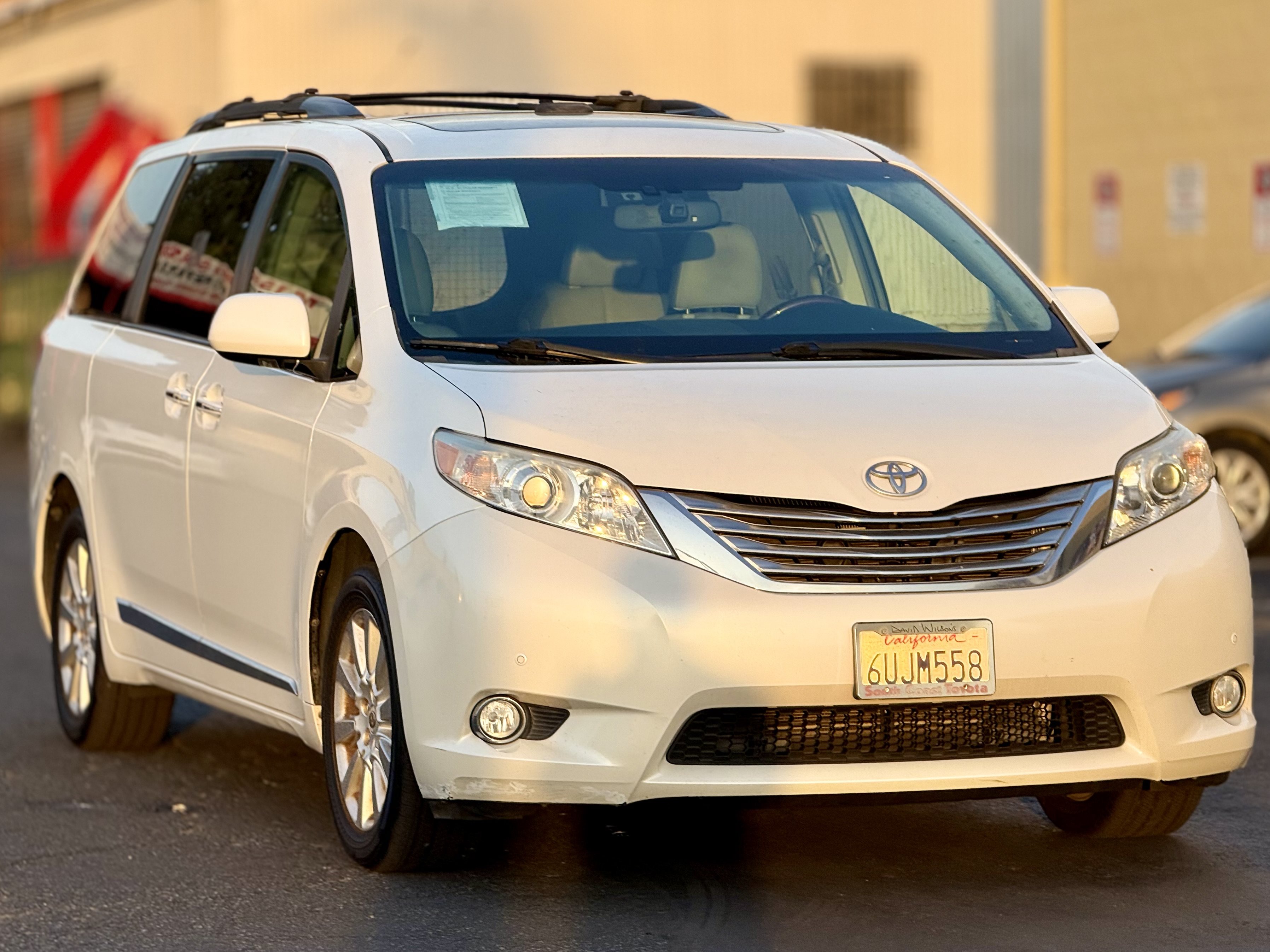 Used 2012 Toyota Sienna Limited w/ Premium Pkg AWD/4WD image 2