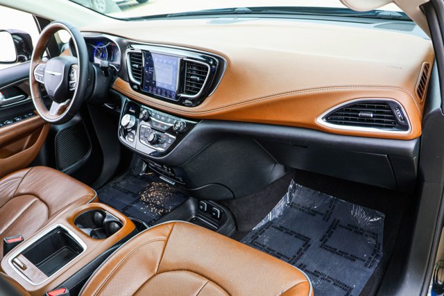 Used 2018 Chrysler Pacifica Limited image 28