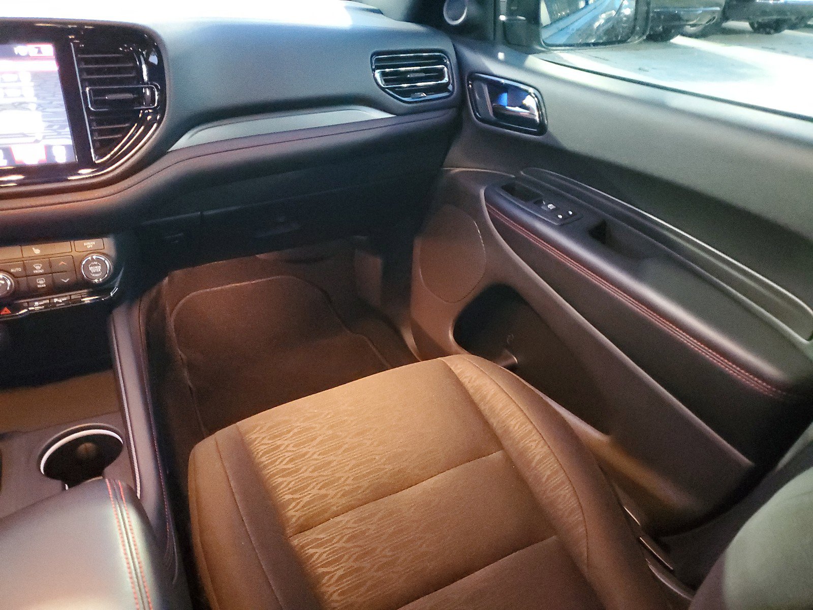 Certified 2025 Dodge Durango GT w/ Blacktop Package image 15