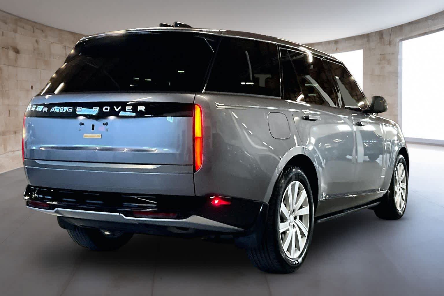 Used 2024 Land Rover Range Rover Long Wheelbase SE AWD/4WD image 5