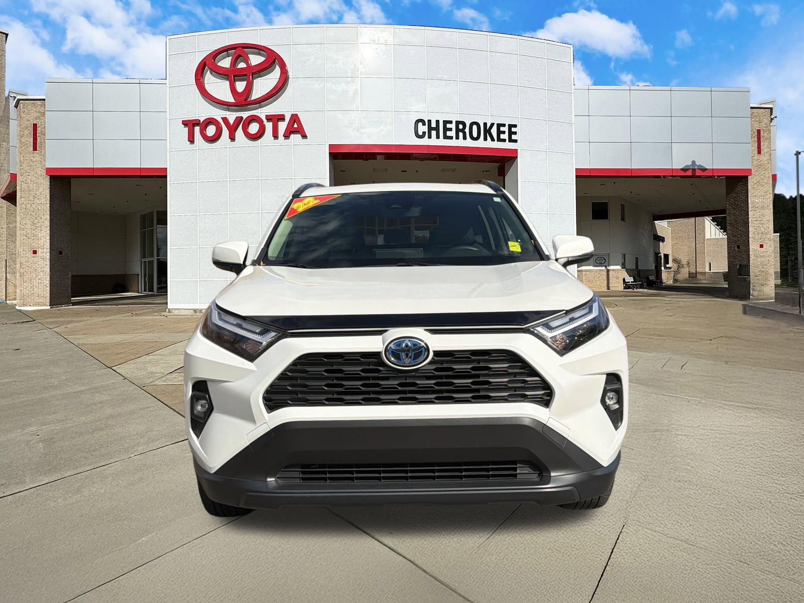 Used 2022 Toyota RAV4 XLE Premium image 2