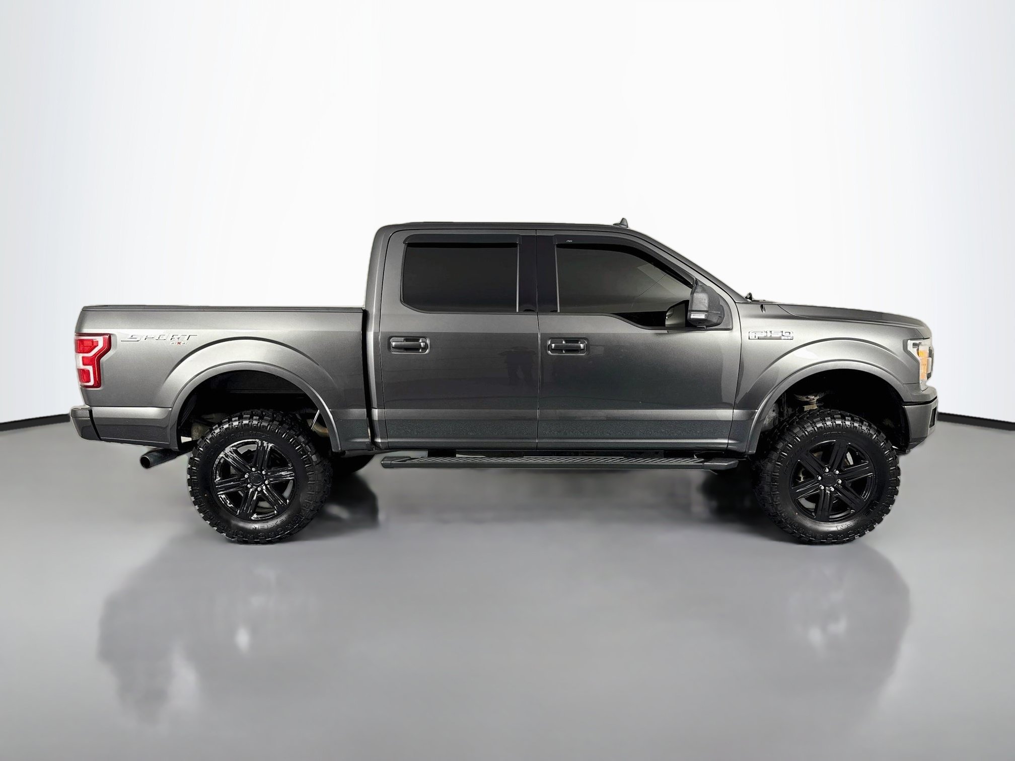 Used 2019 Ford F150 XLT w/ Equipment Group 302A Luxury AWD/4WD image 4