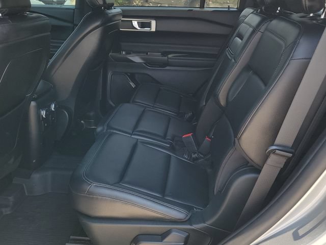 Used 2020 Ford Explorer XLT w/ Equipment Group 202A AWD/4WD image 8