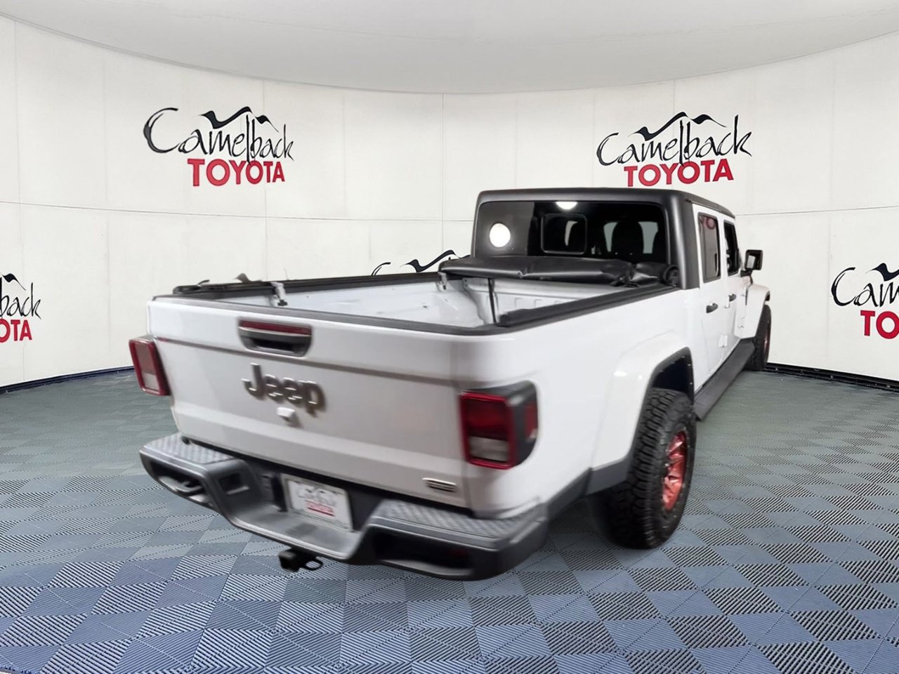Used 2022 Jeep Gladiator Overland AWD/4WD image 9