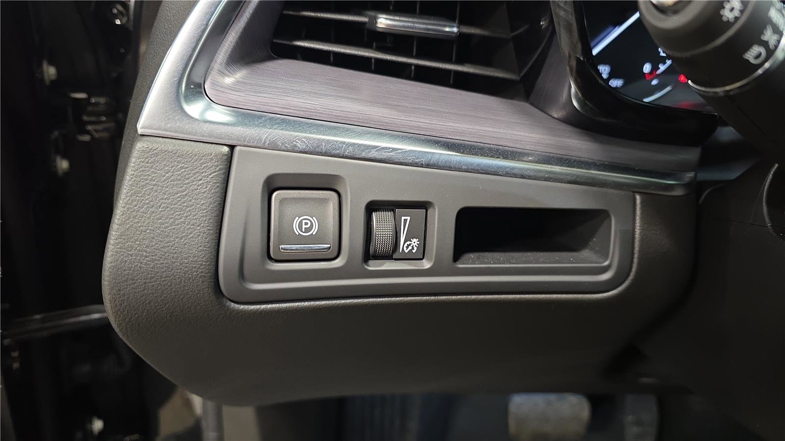 Used 2025 Cadillac XT5 Luxury w/ LPO, Floor Liner Package image 26