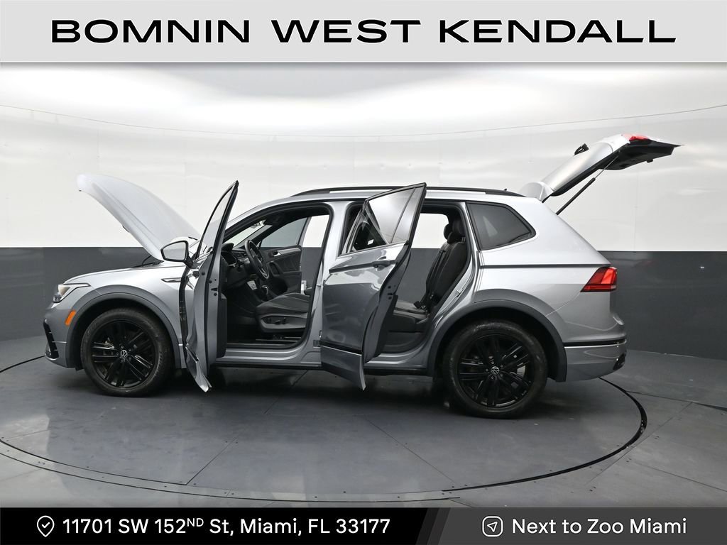 Used 2022 Volkswagen Tiguan SE R-Line image 31