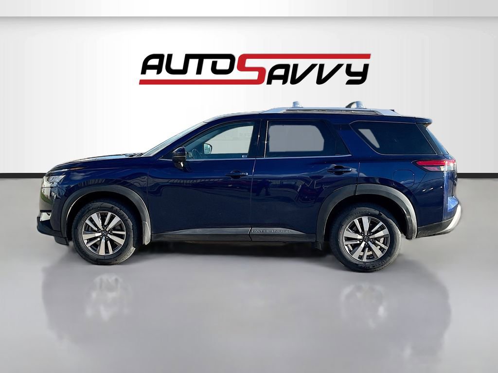 Used 2022 Nissan Pathfinder SL w/ SL Black Package image 4