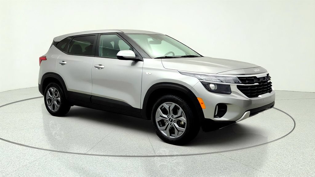 Used 2025 Kia Seltos LX AWD/4WD image 3