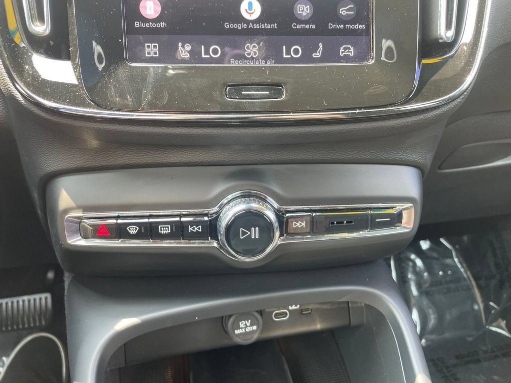 Certified 2025 Volvo XC40 B5 Plus AWD/4WD image 28