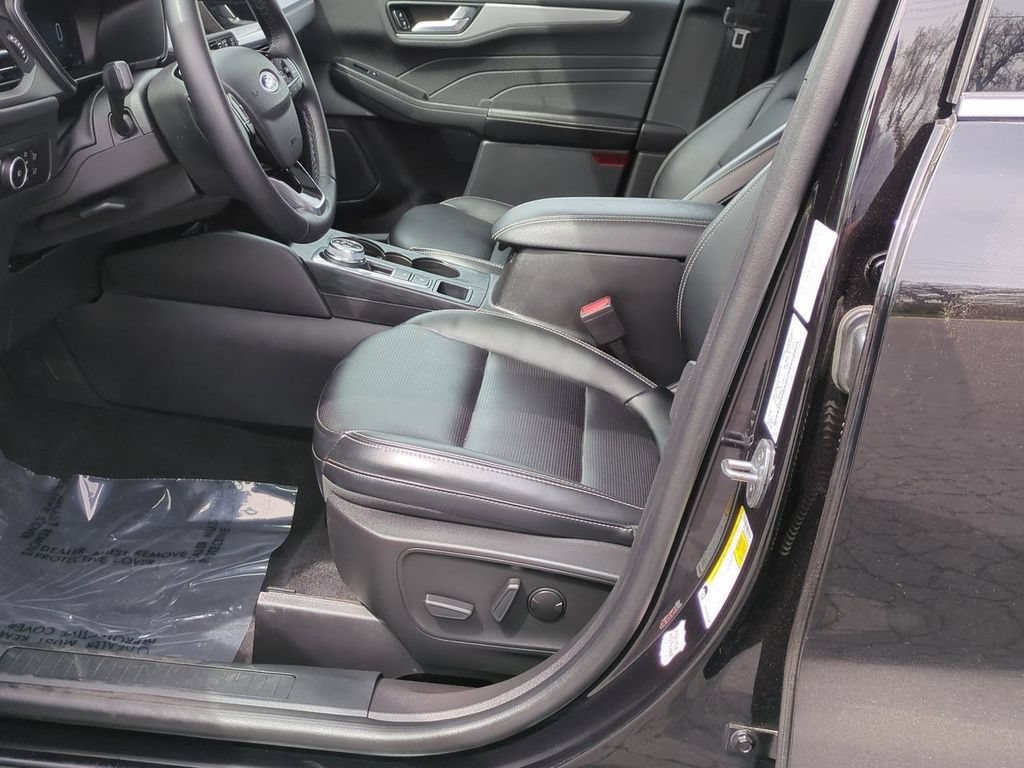 Used 2023 Ford Escape Platinum AWD/4WD image 10