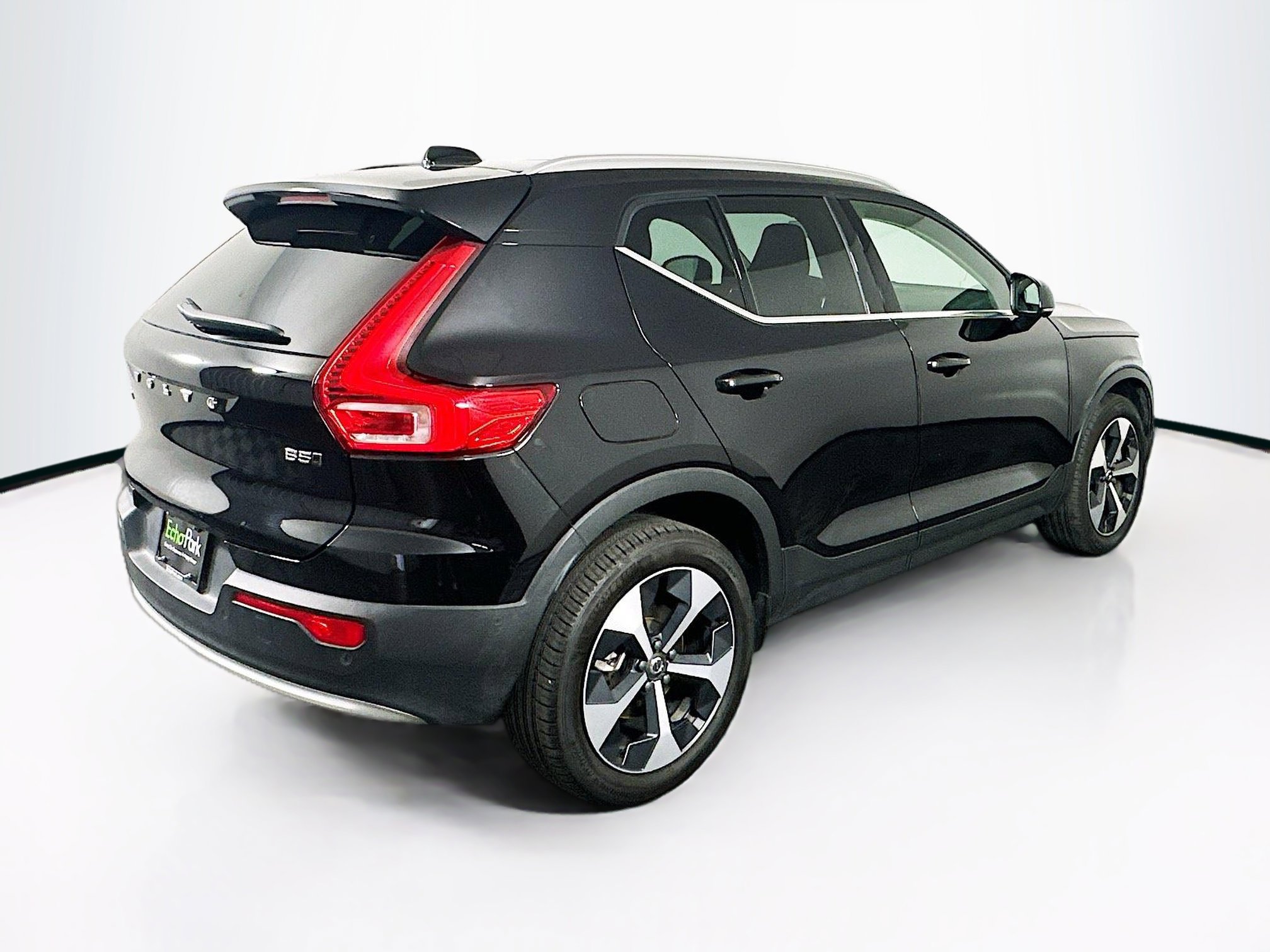 Used 2025 Volvo XC40 B5 Plus image 9