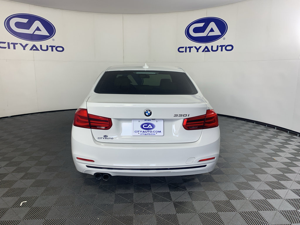 Used 2018 BMW 330i Sedan RWD image 4