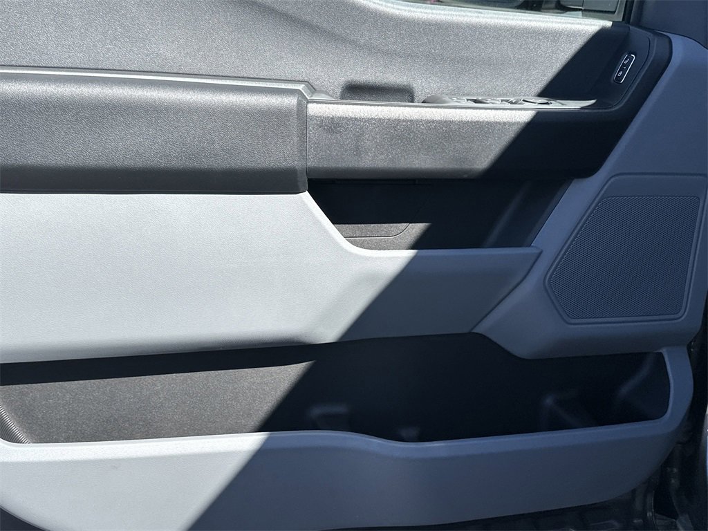 New 2025 Ford F250 XL w/ XL Chrome Package image 32