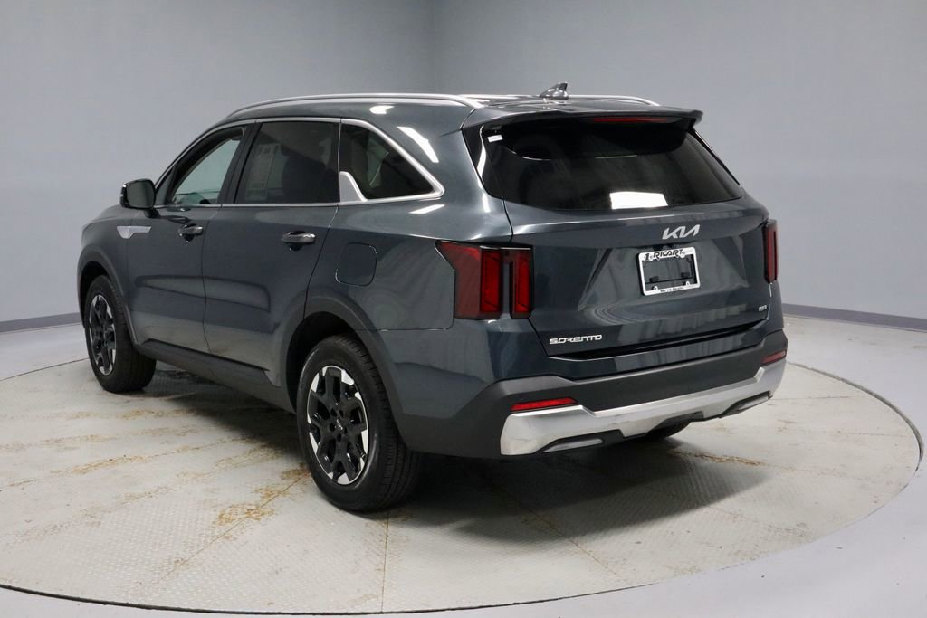 Used 2025 Kia Sorento S image 10