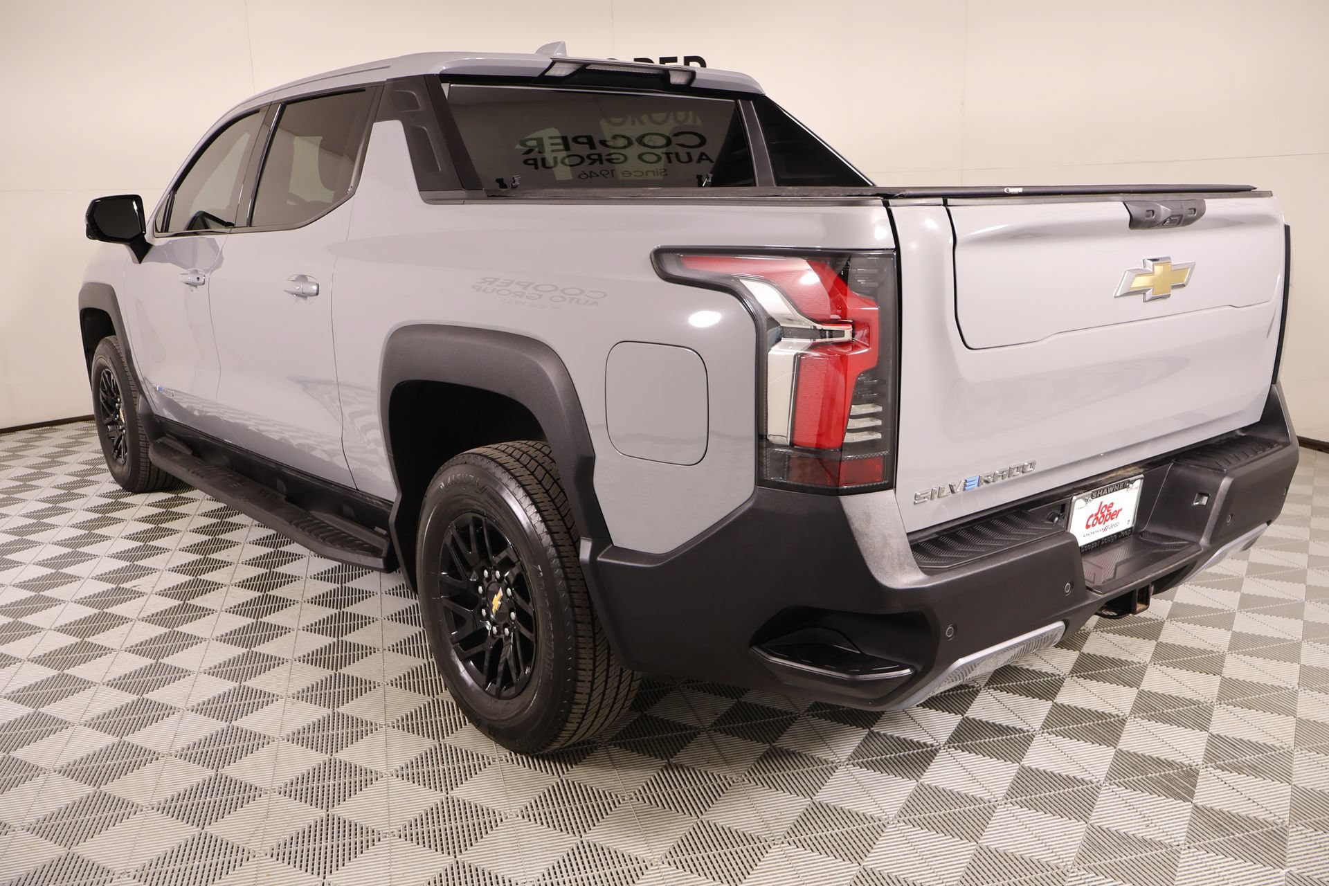 Used 2025 Chevrolet Silverado EV LT AWD/4WD image 24