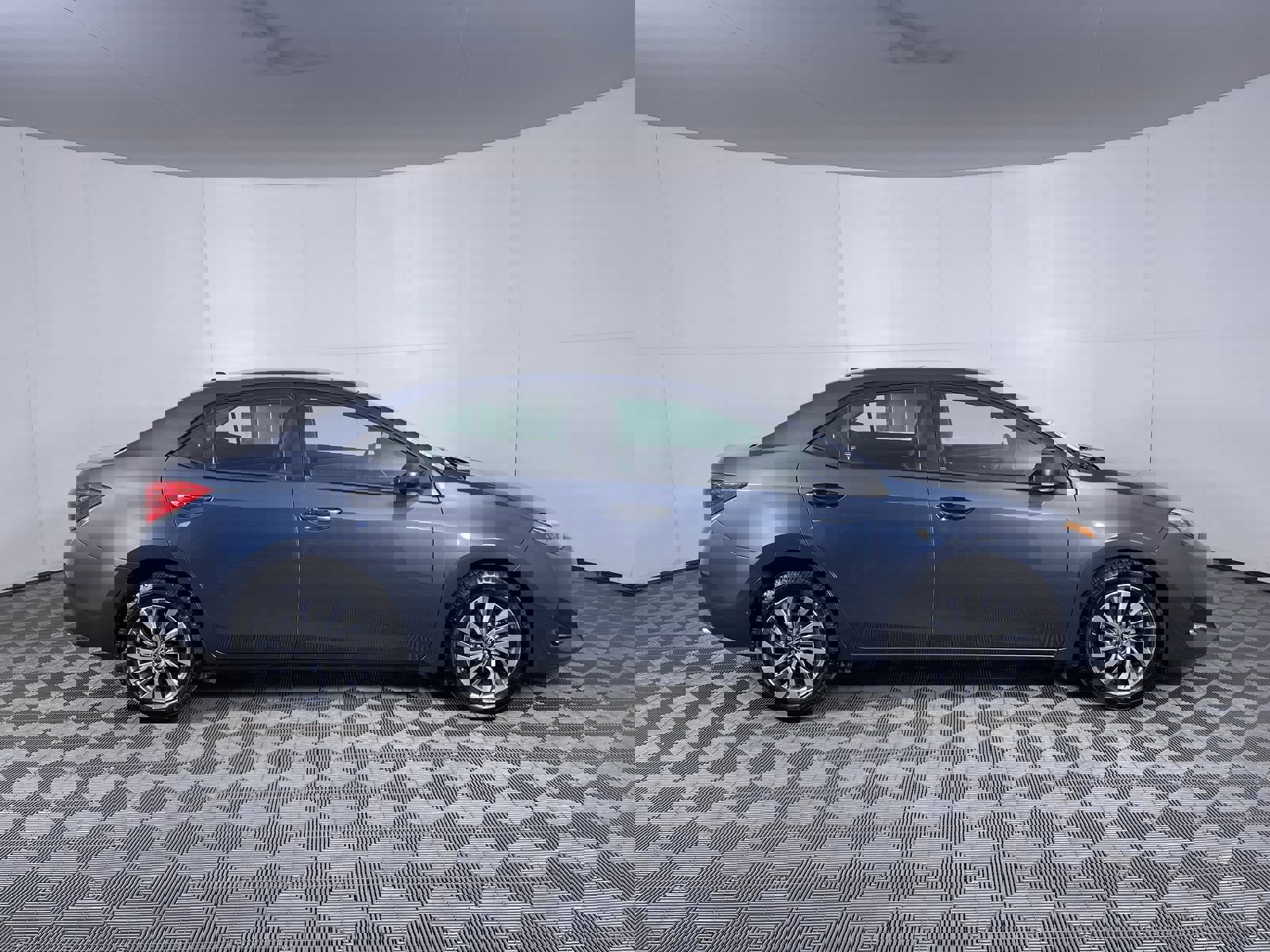 Used 2017 Toyota Corolla XLE image 10