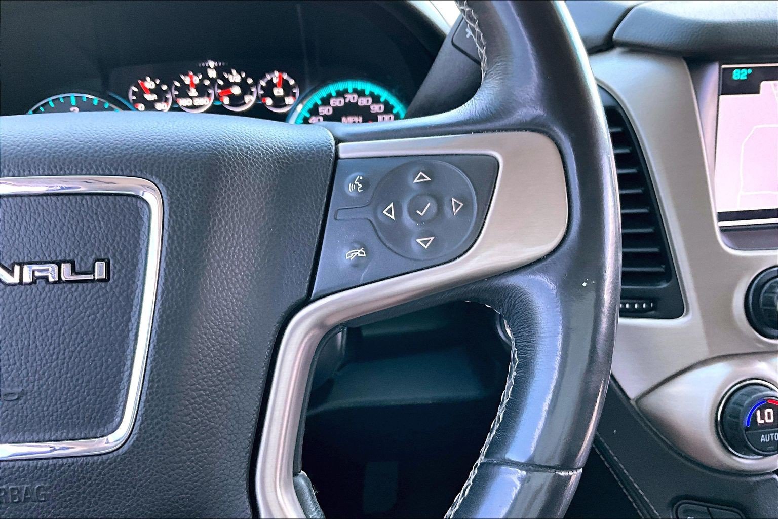 Used 2018 GMC Yukon XL Denali w/ Open Road Package RWD image 20
