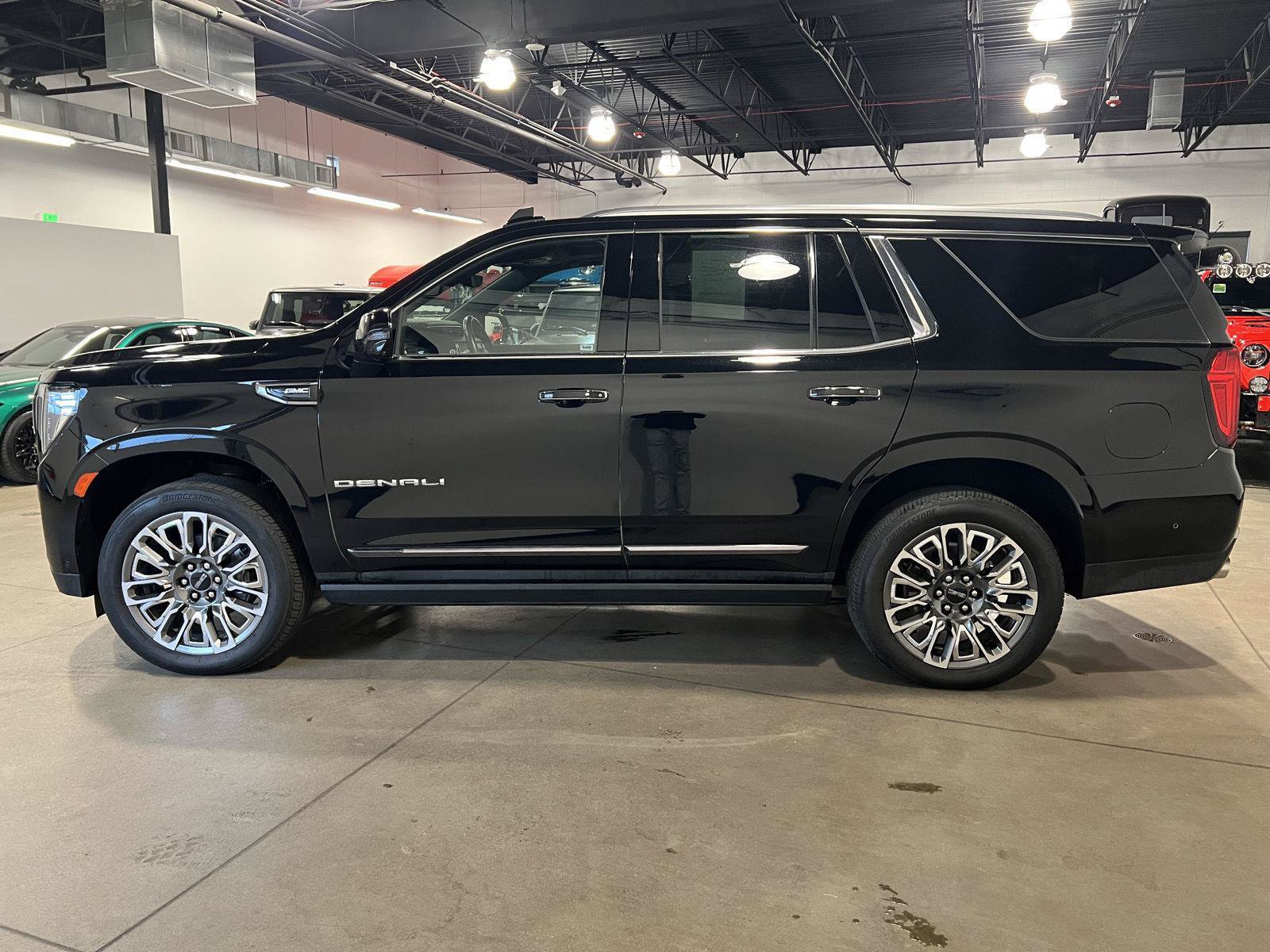 Used 2024 GMC Yukon Denali Ultimate AWD/4WD image 6