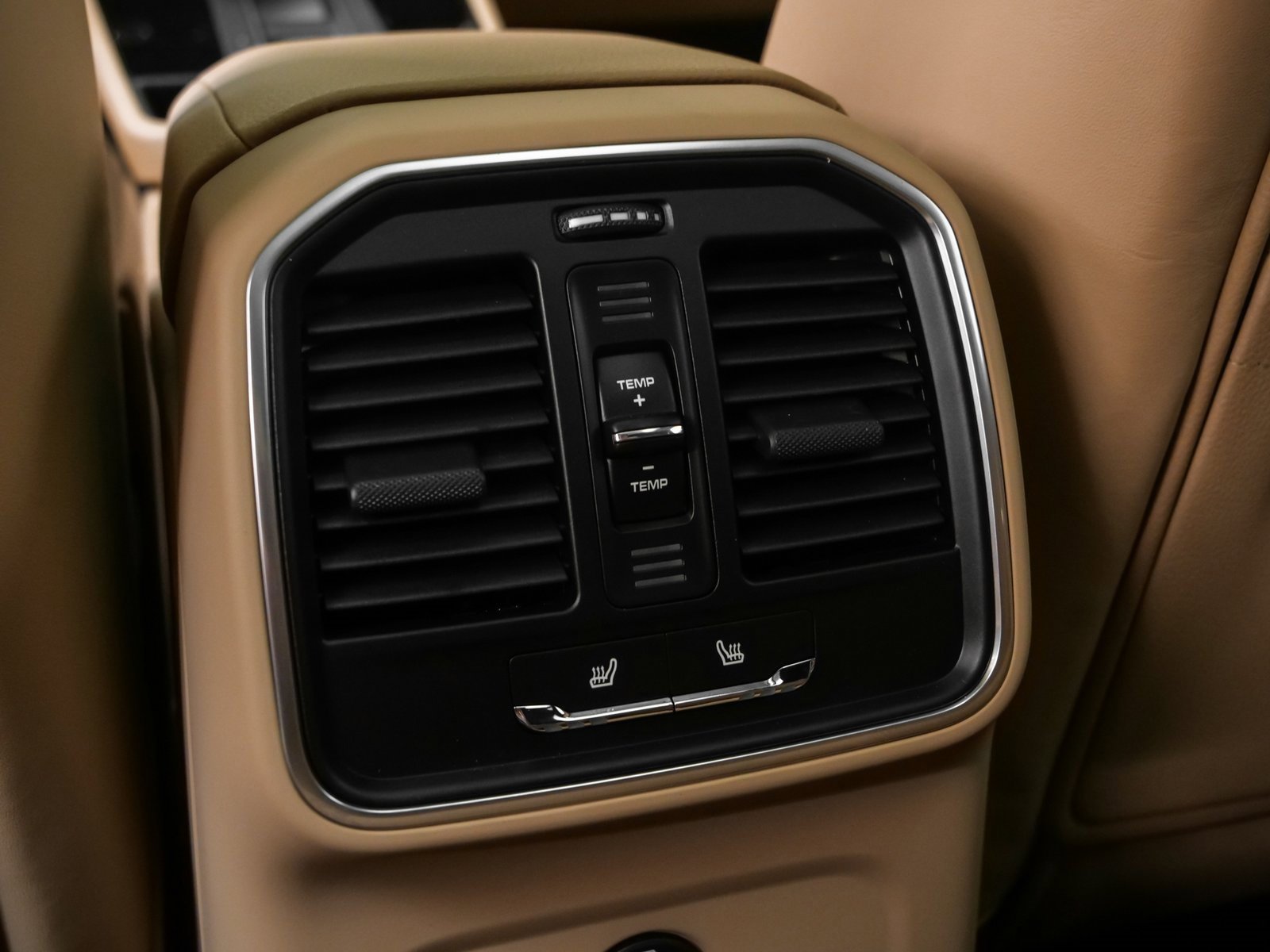 Used 2025 Porsche Macan image 37