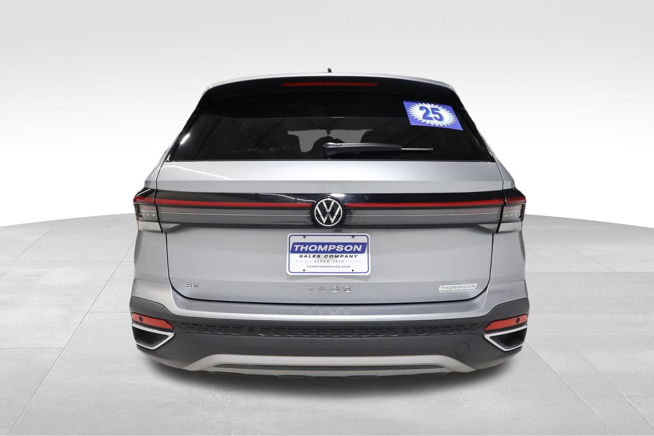 Used 2025 Volkswagen Taos SE image 3