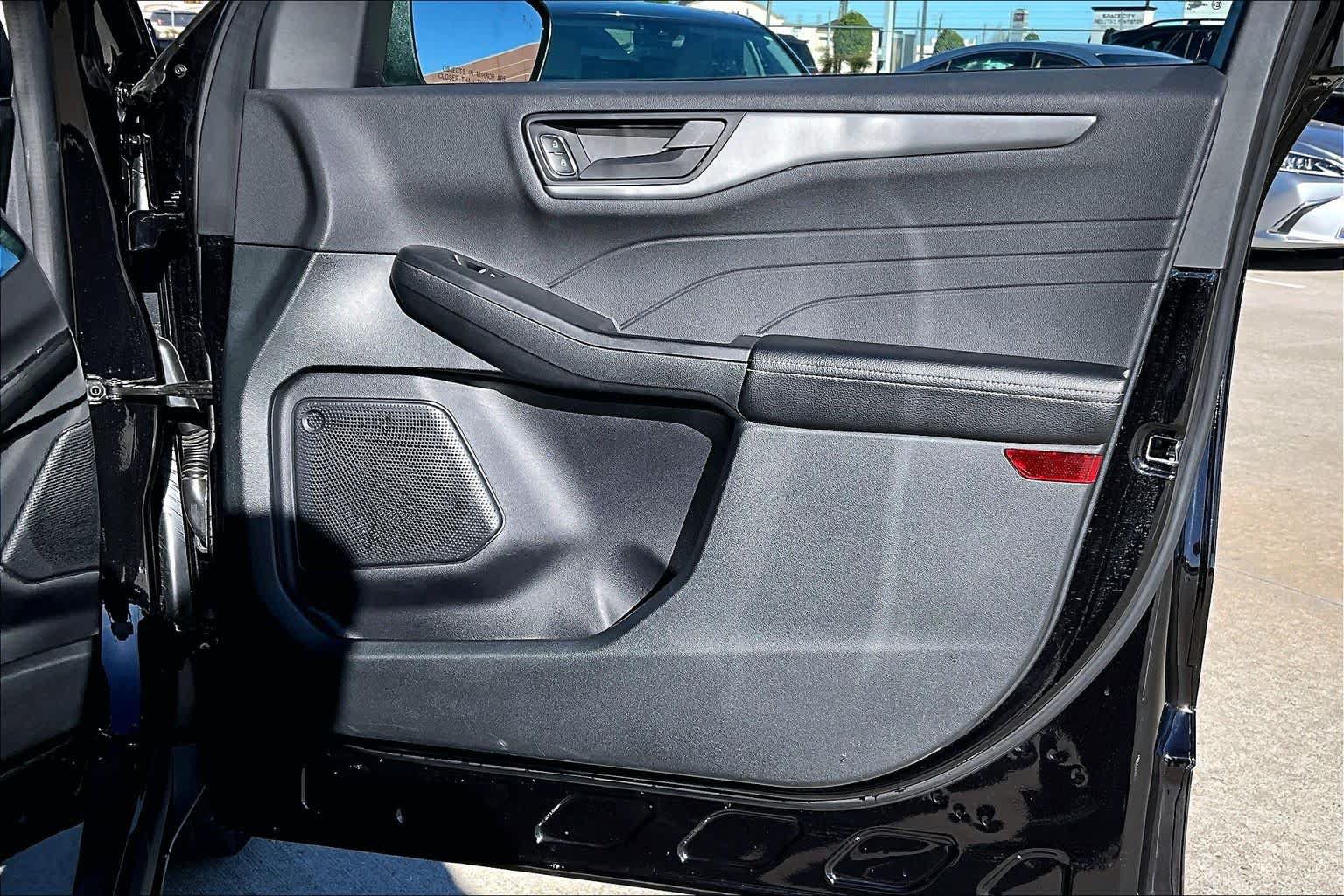 Used 2025 Ford Escape Active AWD/4WD image 42