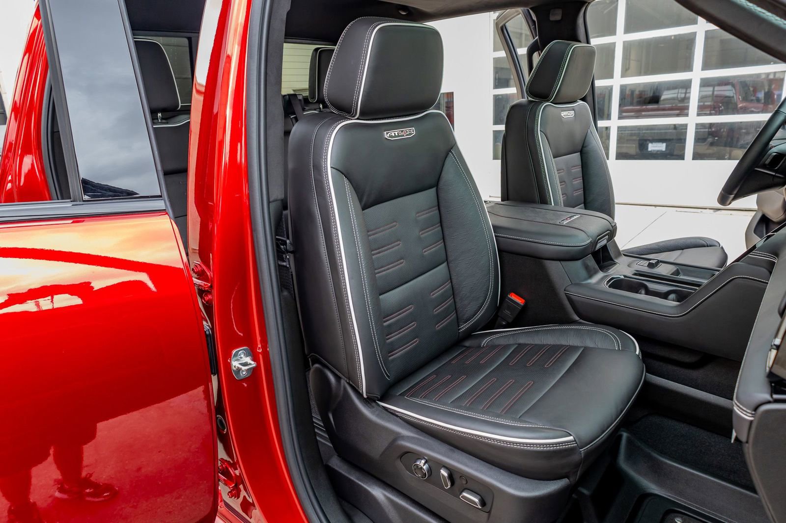 Used 2025 GMC Sierra 2500 AT4X image 30