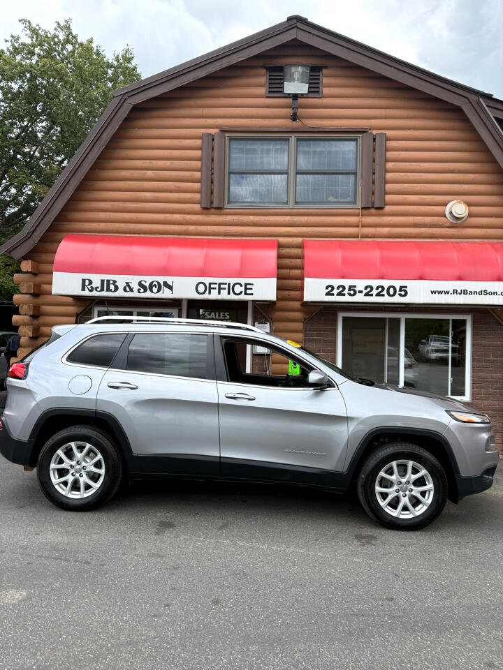 Used 2017 Jeep Cherokee Latitude w/ Comfort/Convenience Group image 2