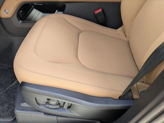 New 2026 Land Rover Defender 110 X-Dynamic SE image 4