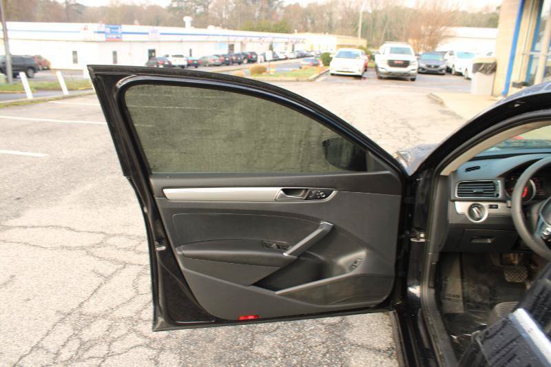 Used 2017 Volkswagen Passat 1.8T S FWD image 15