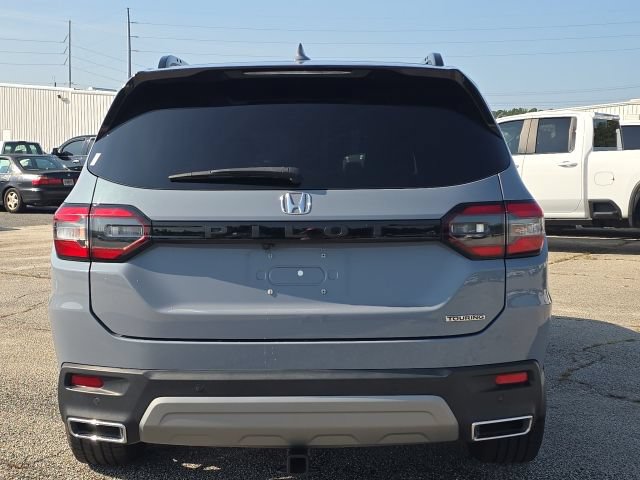 Used 2025 Honda Pilot Touring image 4