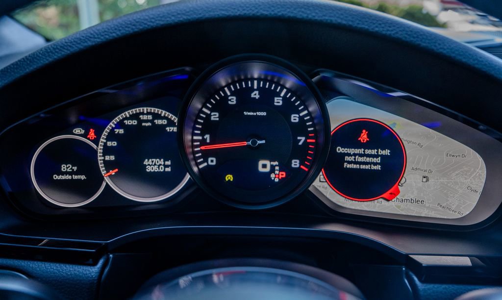 Used 2022 Porsche Cayenne Platinum Edition image 9