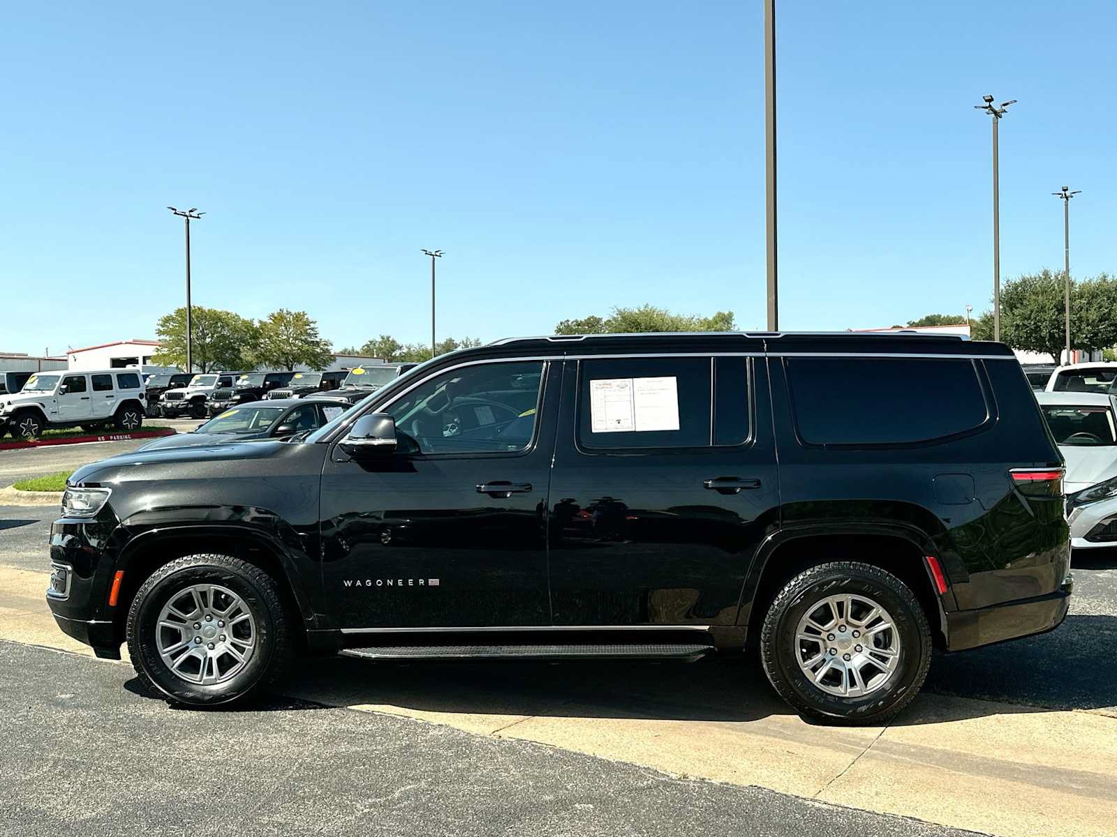 Used 2023 Jeep Wagoneer 4WD image 12