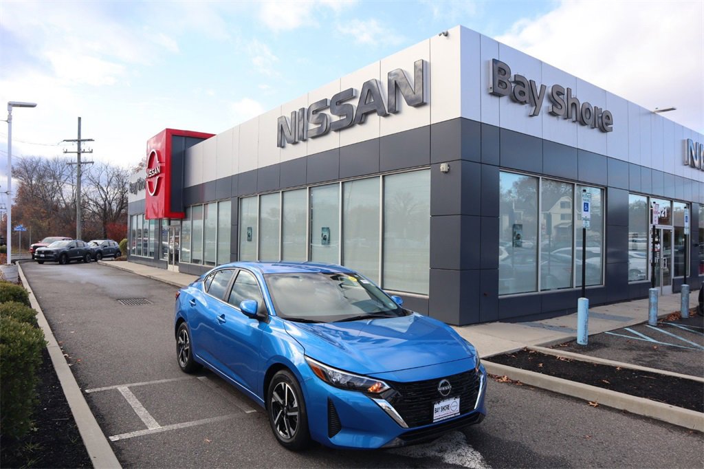 Certified 2025 Nissan Sentra SV image 1