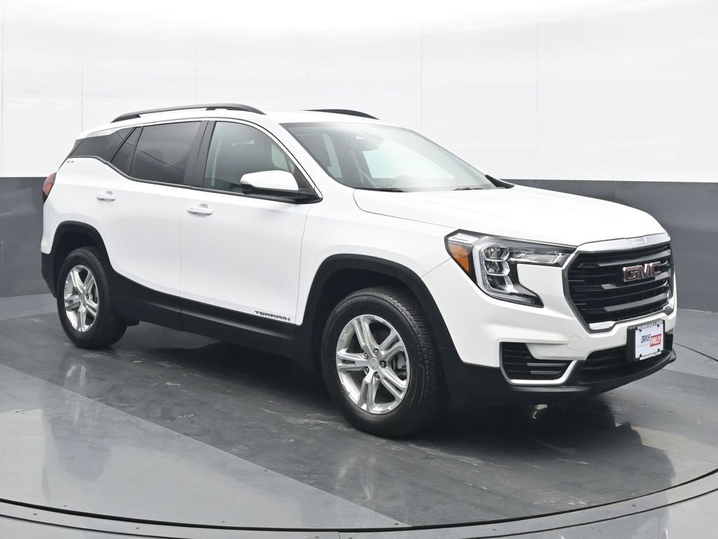 Used 2023 GMC Terrain SLE w/ Driver Convenience Package image 9