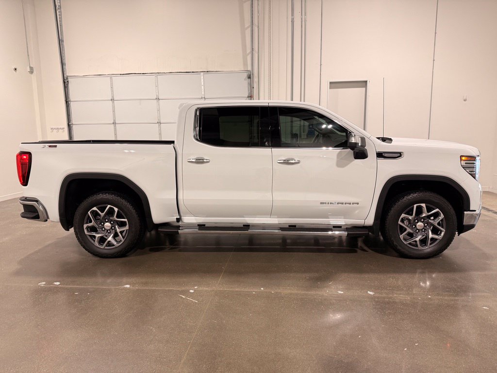 Used 2026 GMC Sierra 1500 SLT AWD/4WD image 4