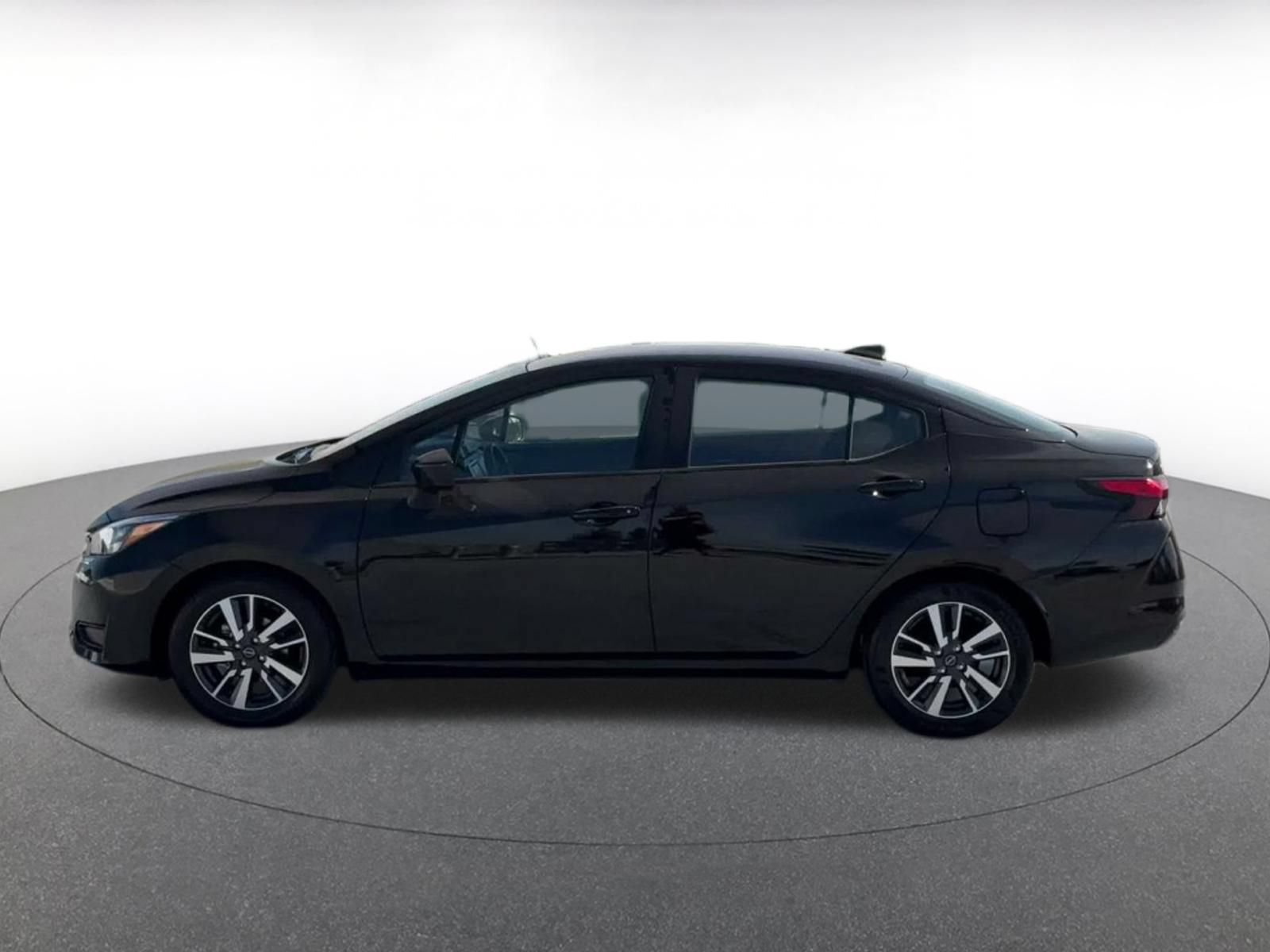 Used 2025 Nissan Versa SV FWD image 8