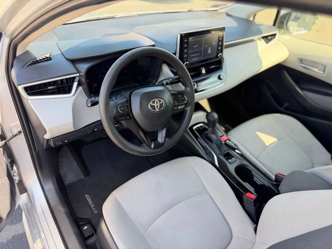 Used 2020 Toyota Corolla LE w/ Carpet Mat Package (TMS) FWD image 22