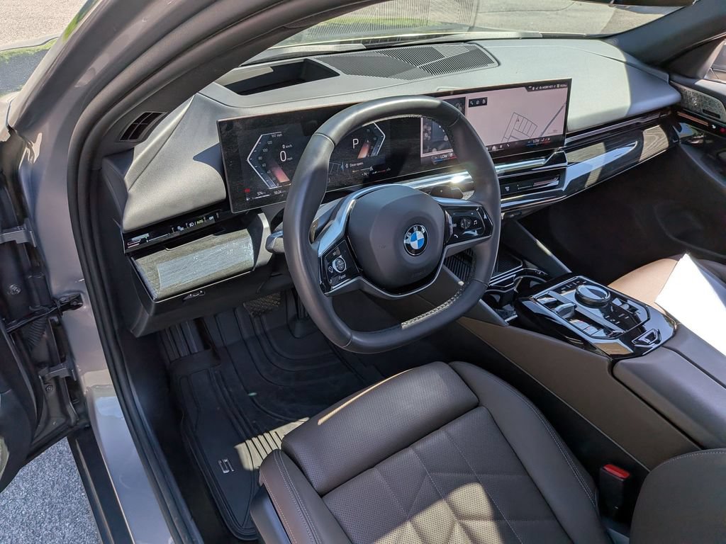 Used 2024 BMW 530i xDrive w/ Premium Package AWD/4WD image 11